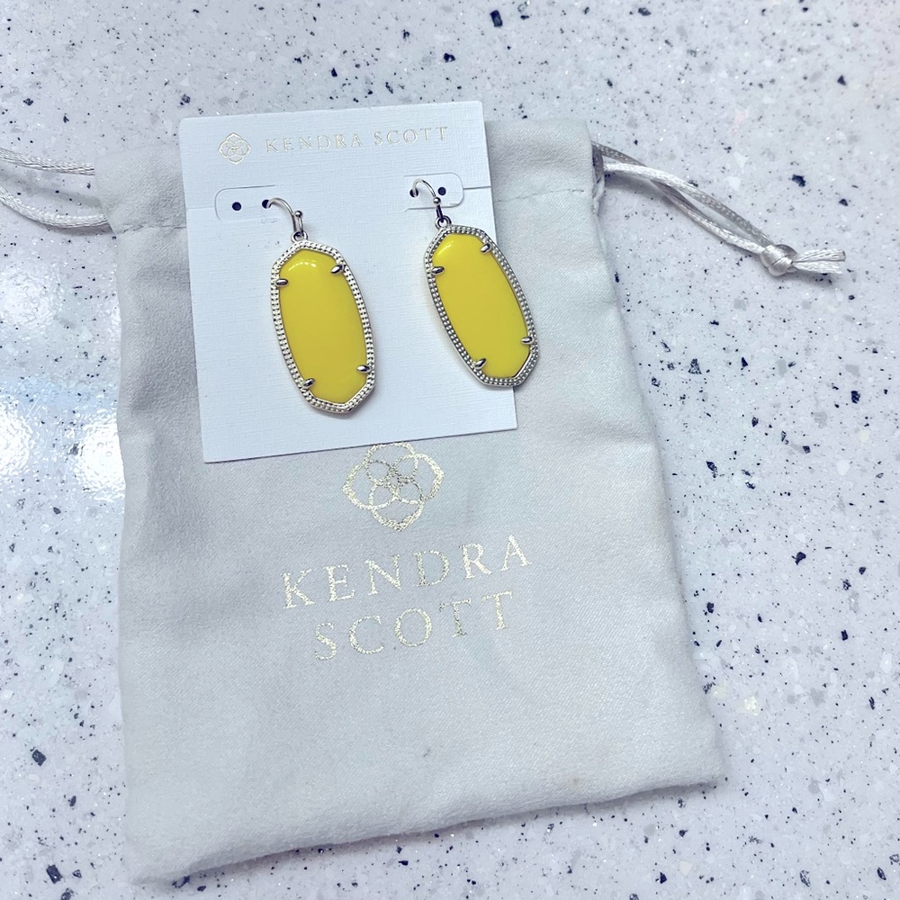 Kendra Scott Elle Earrings.